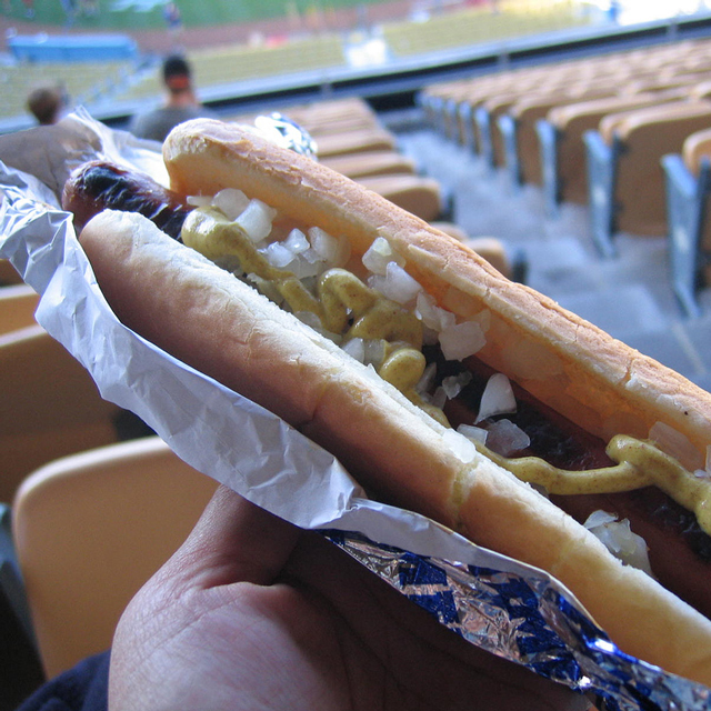 なんだか美味しそうな、あのメジャーリーグのホットドッグを食べてみた。