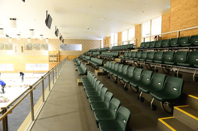 二階の観客席は200席強あり、座席にはヒートポンプシステムによる暖房も完備