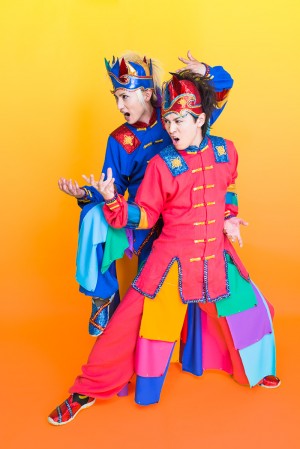 左がYURAサマ、右がLida。2人は多彩な衣装で人気を博したV系バンド、サイコ・ル・シェイムの元メンバー