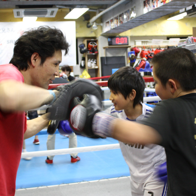 伝説のボクサーから教わる「礼儀と強さ」 親子でボクシングに挑戦！
