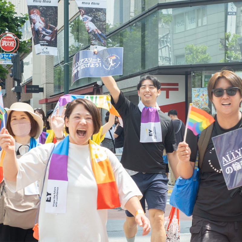 スポーツ界から多様性を発信。LGBTQ＋を支援するアスリートがパレードで行進