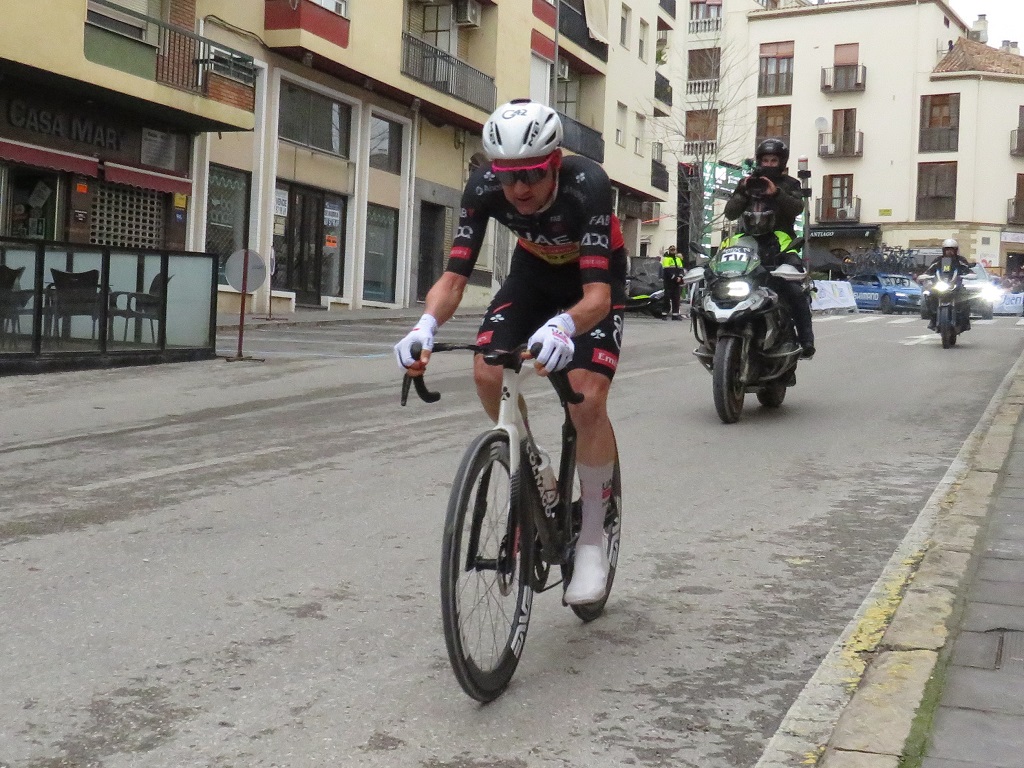 オリーブの木々の間を駆け抜けるグラベルのロードレース ―クラシカ・ハエン―